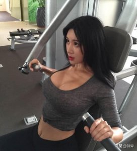 ​北师大校花、世界杯足球宝贝大赛冠军樊玲，私照曝光而走红网络