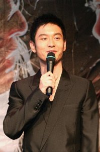 ​黄晓明与Baby离婚缘由大揭秘，娜扎介入？网友深挖真相引发热议！