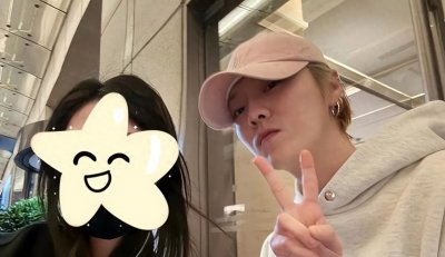 ​鹿晗国贸被偶遇，瘦了有10斤脸好小，戴10个耳钉打扮精致状态很好