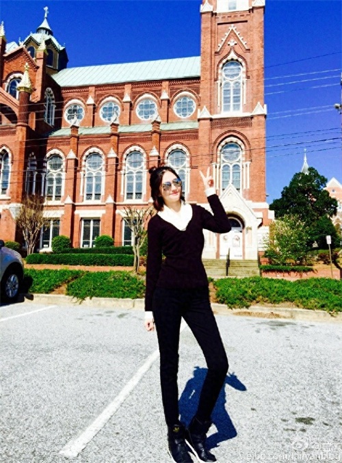 《肉蒲团》女主蓝燕近照,曾是新红楼梦黛玉候选,家庭背景很强大