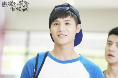 ​郑业成：7年28部戏，大热剧演员！阳光帅气的“美人师兄”