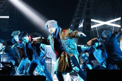 ​鹿晗新歌《某时某刻》MV上线 首发24小时播放量破1300万