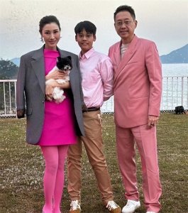 ​许晋亨李嘉欣看演唱会，百亿姐夫亮相姐妹情深