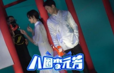 ​袁弘张歆艺合体拍广告，同穿中国风服饰好般配，深情对望羡煞旁人