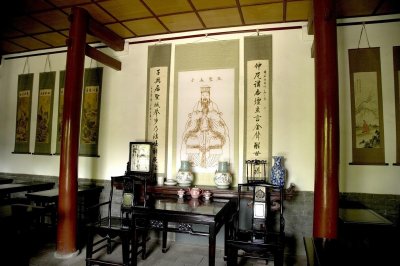 ​君子不立危墙之下