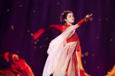 ​哈妮克孜蜡烛视频是什么内容曝光？哈妮克孜到底怎么进医院的真相