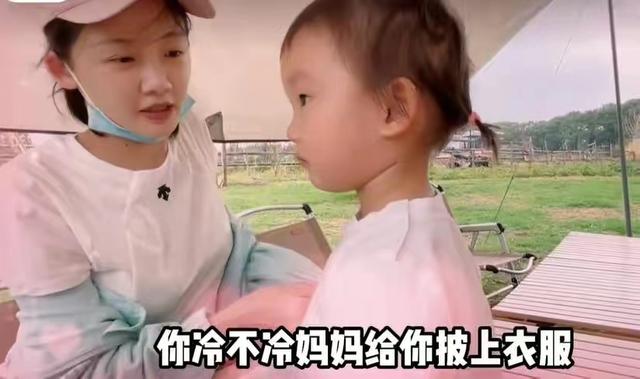 苗苗晒与郑恺出游照合拍（苗苗携一家农场游玩）(3)