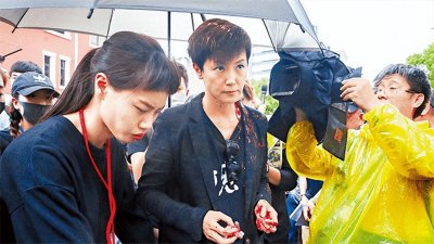 ​21年“港独”何韵诗被捕：大发“乱港财”，出书定价110元港币
