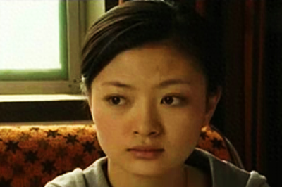 ​妻子出差在外，丈夫和漂亮保姆出轨，终因贪婪导致家破人亡