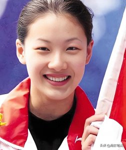 ​世界冠军伏明霞：24岁闪婚50岁富豪，婚后连生3子女，如今怎样