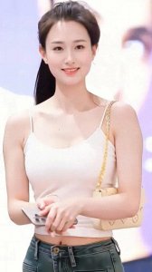 ​街拍女神小姐姐，这气质和容貌真是太绝了！