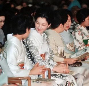 ​日本良子皇后：折磨貌美儿媳41年，将大饼脸的基因传了3代