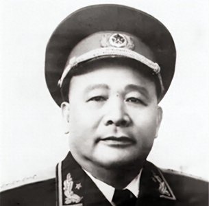 ​徐海东家66口被杀，解放后给亲人立碑：蒋介石下令姓徐的一个不留