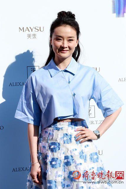 44岁的“晴格格”王艳近照，满脸皱纹，美人迟暮，让人认不出来！