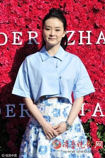 44岁的“晴格格”王艳近照，满脸皱纹，美人迟暮，让人认不出来！