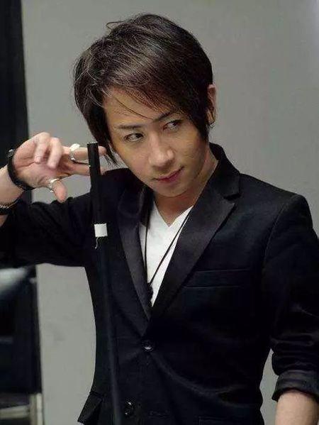 41岁刘谦机场现身，小鲜肉秒变中年油腻大叔，简直换了个人