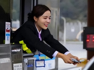 ​月薪2000的高速收费员，为什么很少有人辞职？老员工：傻子才想走