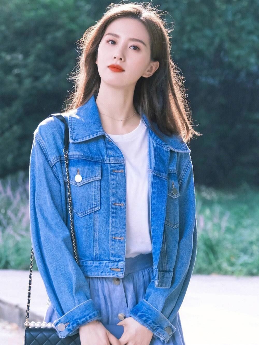 6岁刘诗诗现身上海!单扎马尾充满青春活力,肤白貌美似18岁少女