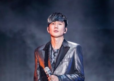 ​林俊杰演唱会曝对感情有期待《期待你的爱》唱出心中所想