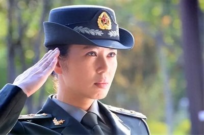 ​演员程愫：离婚那天没有泪水，45岁一个人带孩子，如今逆袭当院长