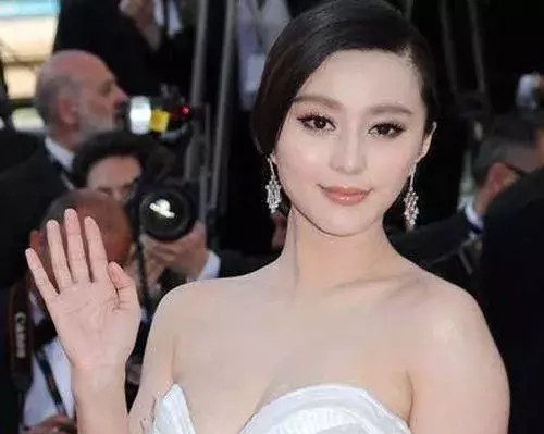 女明星露点照片（秀智学雪莉放飞自我露点上镜）