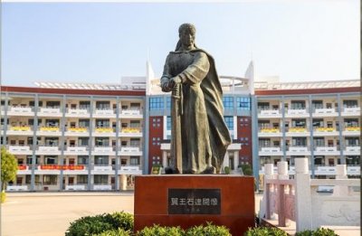 ​广西贵县达开中学，最早主要是谁“私立”起来的？