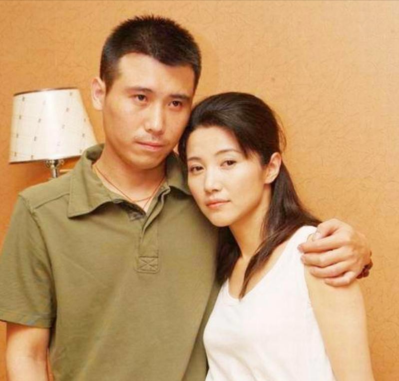 李乃文一家三口照片（47岁的李乃文不温不火不炒作）