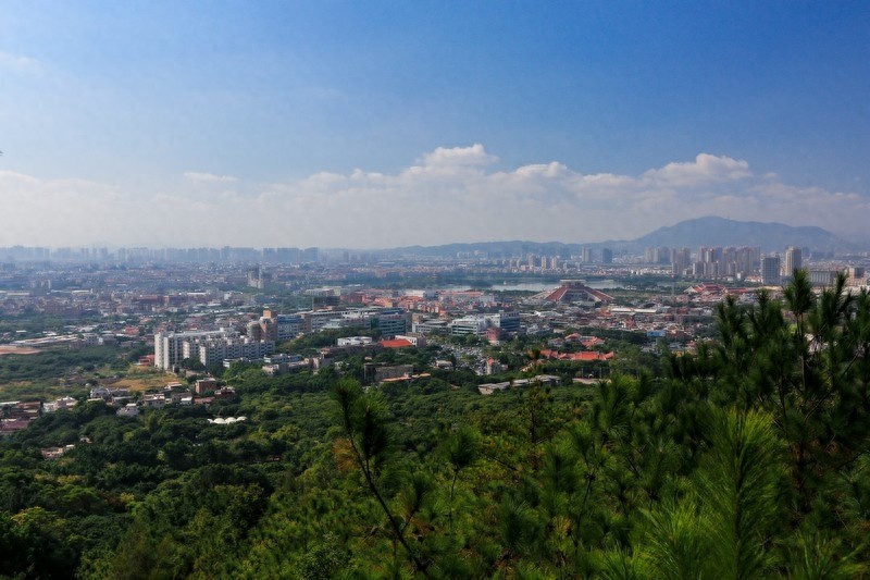 泉州十八景之一，以36洞天，18胜景闻名于世的清源山