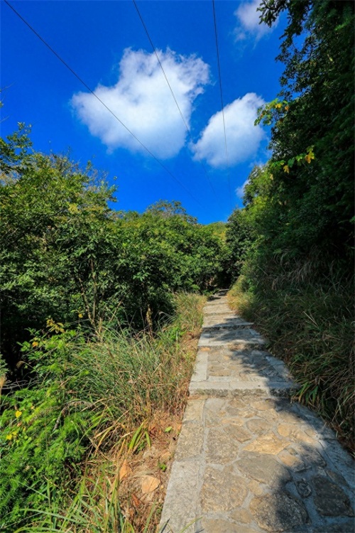 泉州十八景之一，以36洞天，18胜景闻名于世的清源山