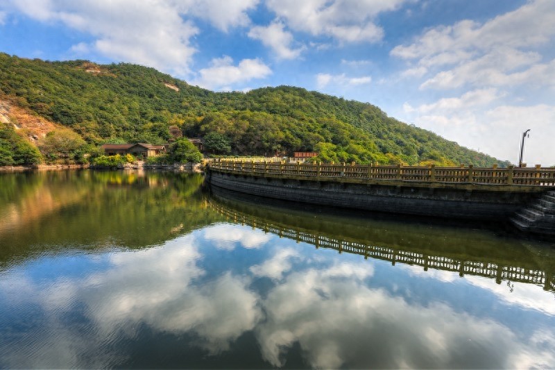 泉州十八景之一，以36洞天，18胜景闻名于世的清源山