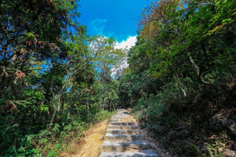 泉州十八景之一，以36洞天，18胜景闻名于世的清源山