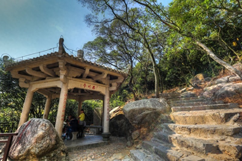 泉州十八景之一，以36洞天，18胜景闻名于世的清源山