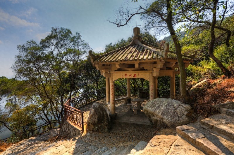 泉州十八景之一，以36洞天，18胜景闻名于世的清源山