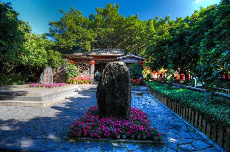 泉州十八景之一，以36洞天，18胜景闻名于世的清源山