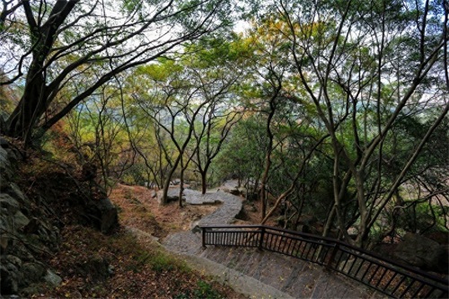 泉州十八景之一，以36洞天，18胜景闻名于世的清源山