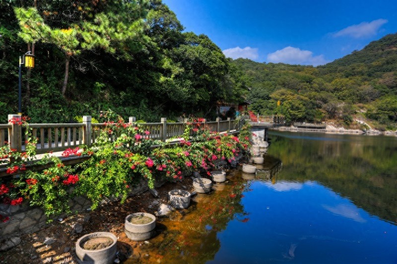 泉州十八景之一，以36洞天，18胜景闻名于世的清源山