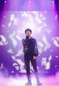 ​周深和华晨宇是一个档次吗(华晨宇与周深唱功)