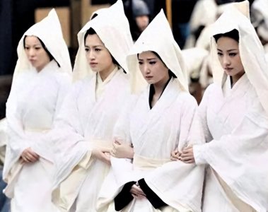 ​为何不能触摸死者的脸？科学解析揭示其中的道理