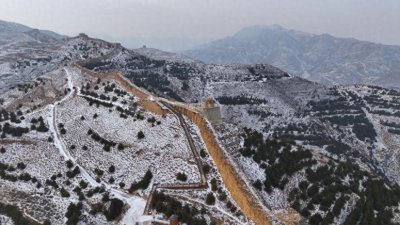 ​雪后广武长城宛如巨龙