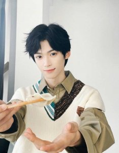 ​光合少年成员梓渝疑似被队友霸凌殴打 经纪公司回应了