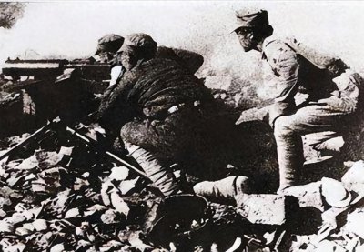 ​万家岭战役后，无人敢打扫战场，一老丐不嫌弃，光金牙就捡一大捧