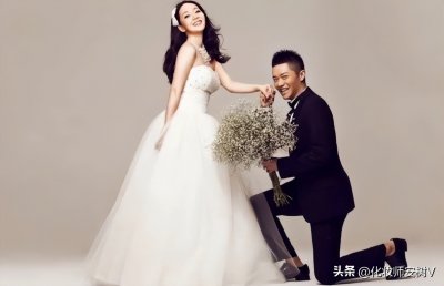 ​凤凰传奇曾毅的老婆，原来这么漂亮！比老公小12岁貌美腿长