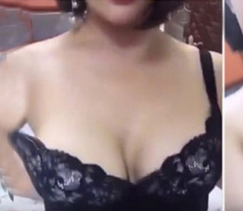 ​女主播脱内衣给粉丝看胸    镜头拉近整整三分钟无打码